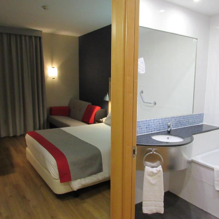 Holiday Inn Express Málaga Airport by IHG - Habitación Doble Estándar con sofá cama - 3