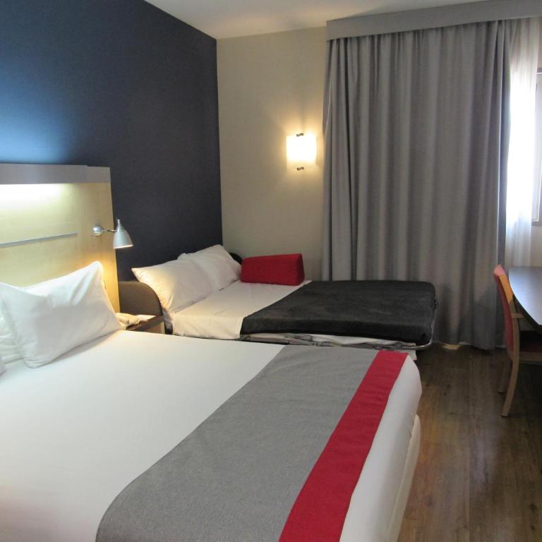 Holiday Inn Express Málaga Airport by IHG - Habitación Doble Estándar con sofá cama - 4