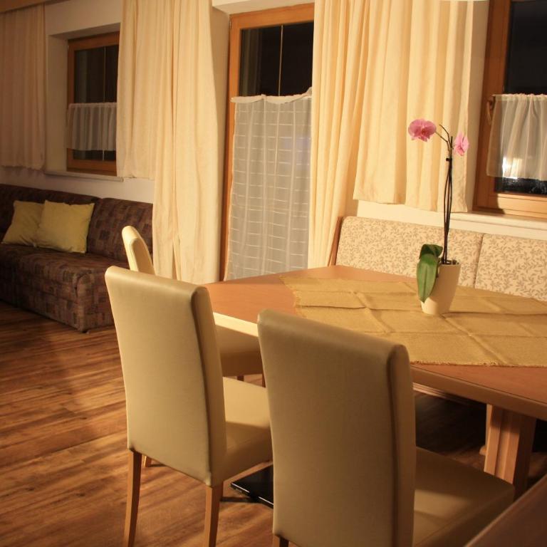 Ferienwohnungen Kröll - Three-Bedroom Apartment - 8