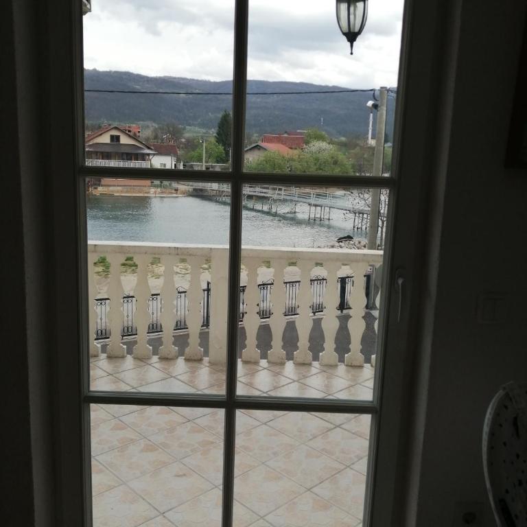 Amina River Apartment - Three-Bedroom Apartment with Lake View - 19