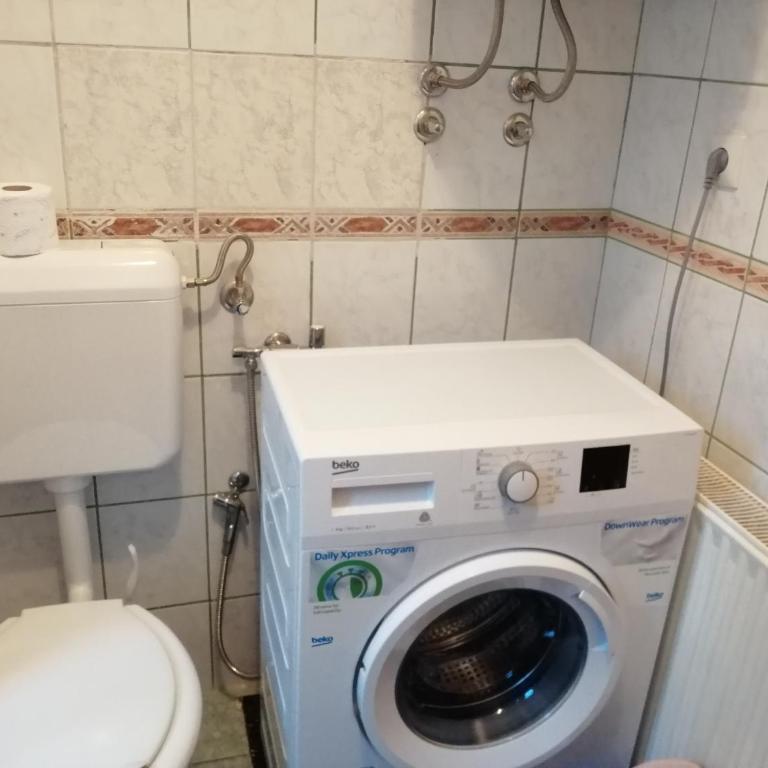 Amina River Apartment - Three-Bedroom Apartment with Lake View - 22