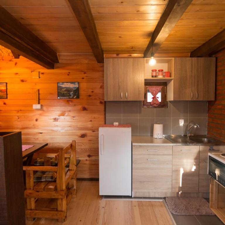 Brvnara na bregu - Koliba sa 2 Spavaće Sobe - 68