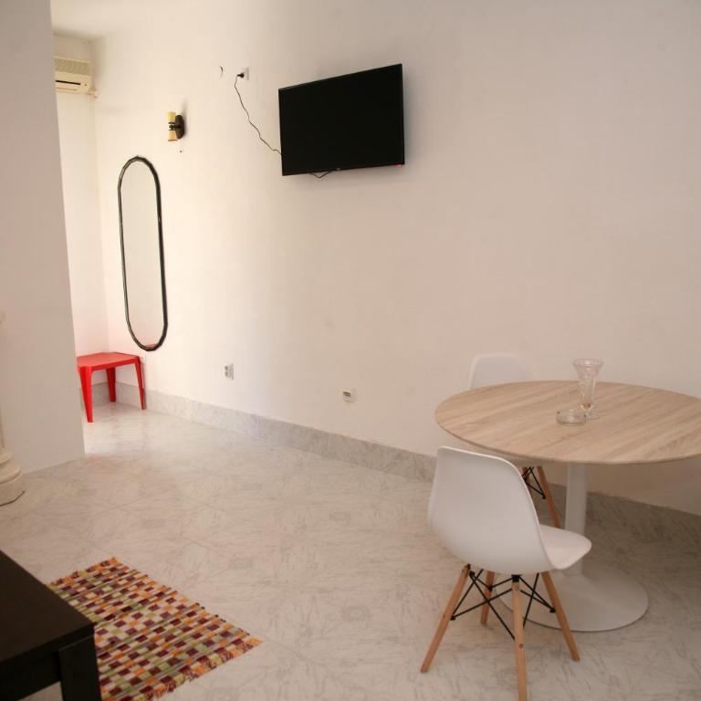 Bugi - Studio - 1
