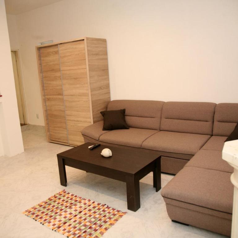 Bugi - Studio - 2