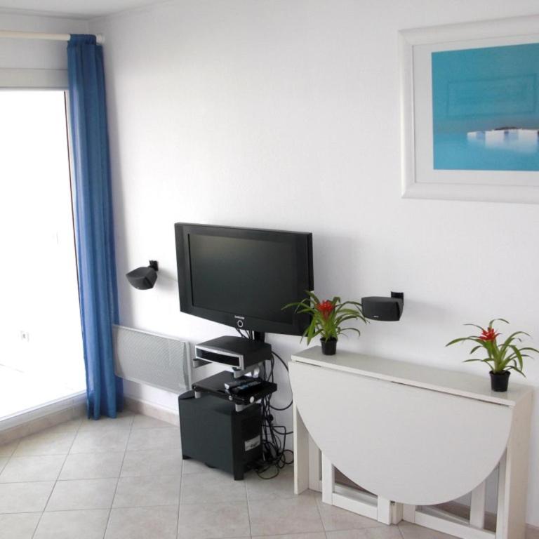 Agréable appartement 4 personnes à Villeneuve-Loubet Plage, piscine, mer, commerces à proximité - Apartamento con vistas a la piscina - 4