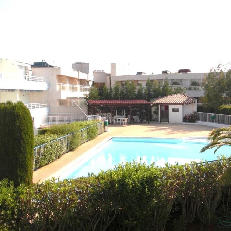 Agréable appartement 4 personnes à Villeneuve-Loubet Plage, piscine, mer, commerces à proximité - Apartamento con vistas a la piscina - 9
