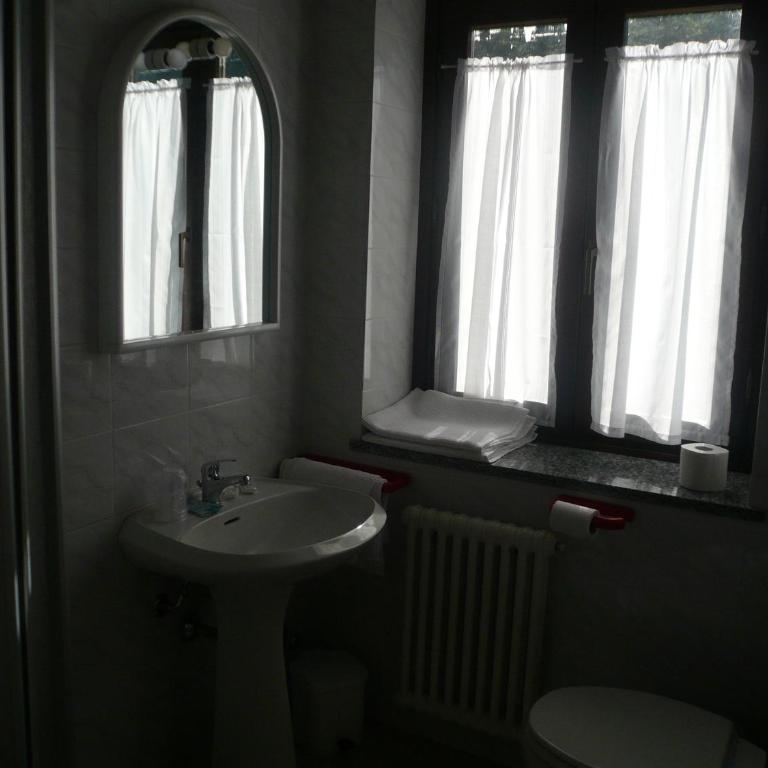 Hotel Camping Grivola - Camera Matrimoniale/Doppia con Letti Singoli - 11