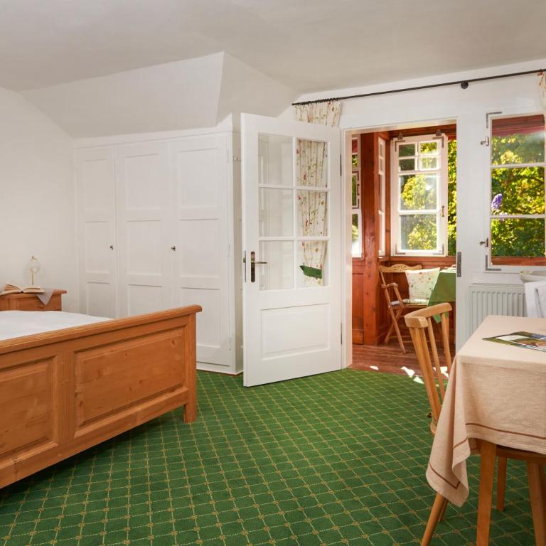 Berggasthof Einoedsbach - Doppelzimmer mit Bergblick - 1