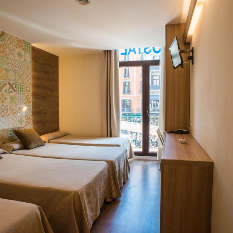 Hostal Marenostrum - Family Room - 20