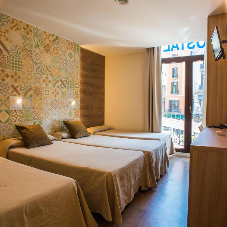 Hostal Marenostrum - Family Room - 13