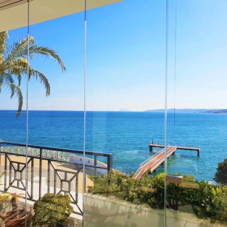 LUXURY APARTMENT FRONTAL TO THE SEA IN ESTEPONA DONCELLA BEACH - Apartamento de 3 dormitorios - 7