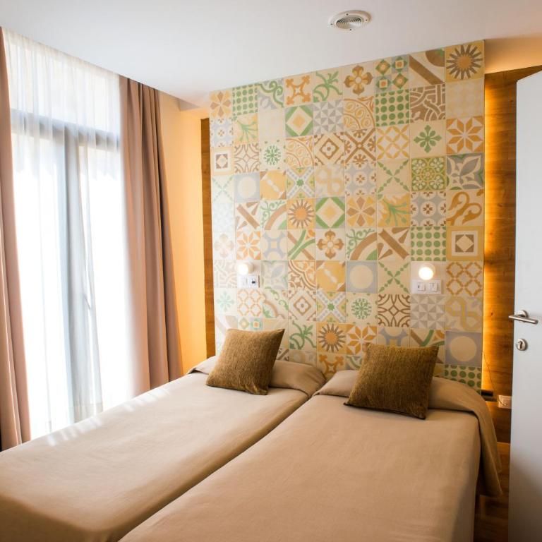 Hostal Marenostrum - Twin Room - 17