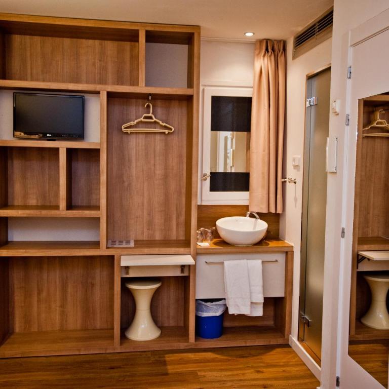 Hostal Marenostrum - Triple Room - 15