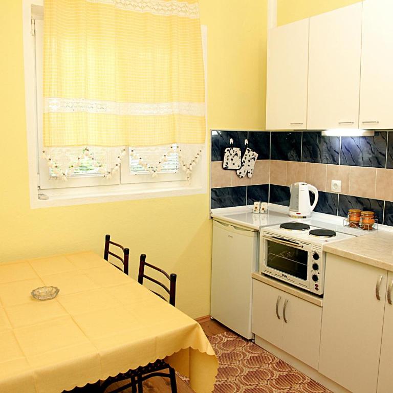 Apartmani Jovanovic - Dvokrevetna Soba s Bračnim Krevetom i Sopstvenim Spoljnim Kupatilom - 12