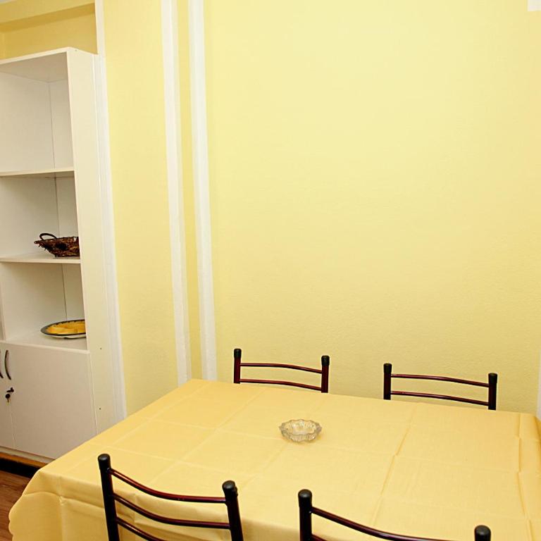 Apartmani Jovanovic - Dvokrevetna Soba s Bračnim Krevetom i Sopstvenim Spoljnim Kupatilom - 11