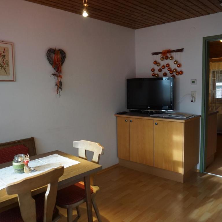 Haus Waldblick - Apartment mit Balkon - 8