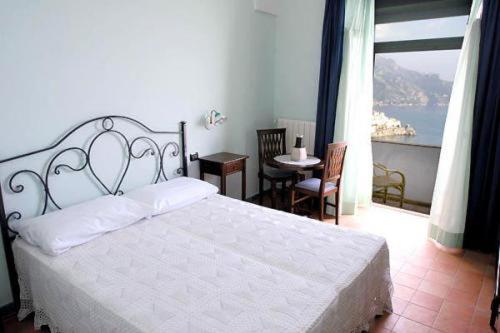 Villa Rina - Camera Matrimoniale con Vista Mare - 17