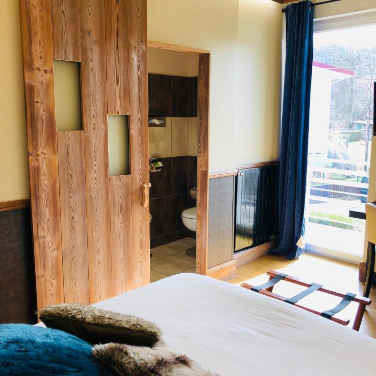 Logis Hotel Des Bains - Chambre Double Standard - Hébergement Accessible Uniquement par des Escaliers - 4