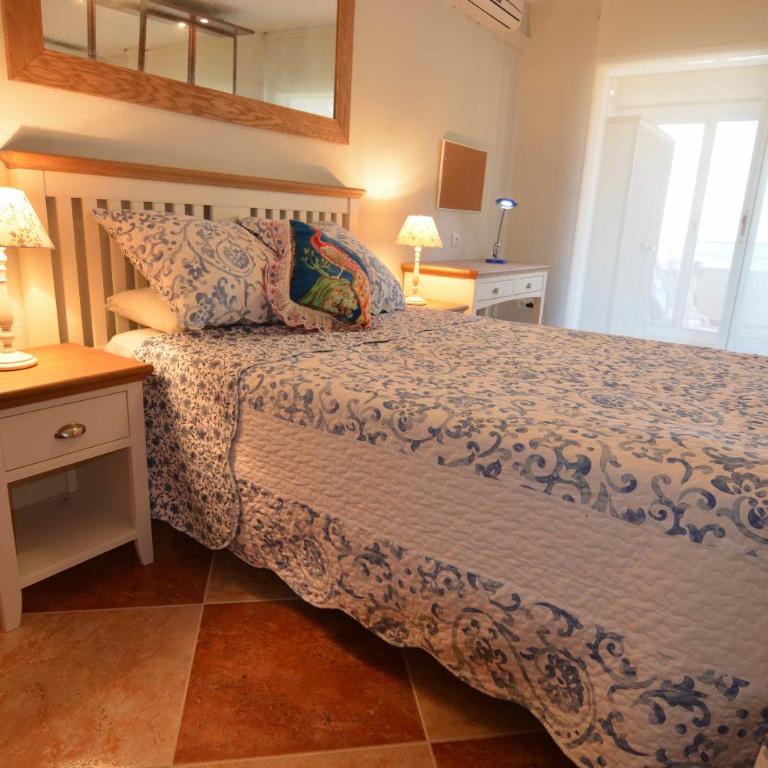 Saval Rits - Estudio con vistas al mar - 9