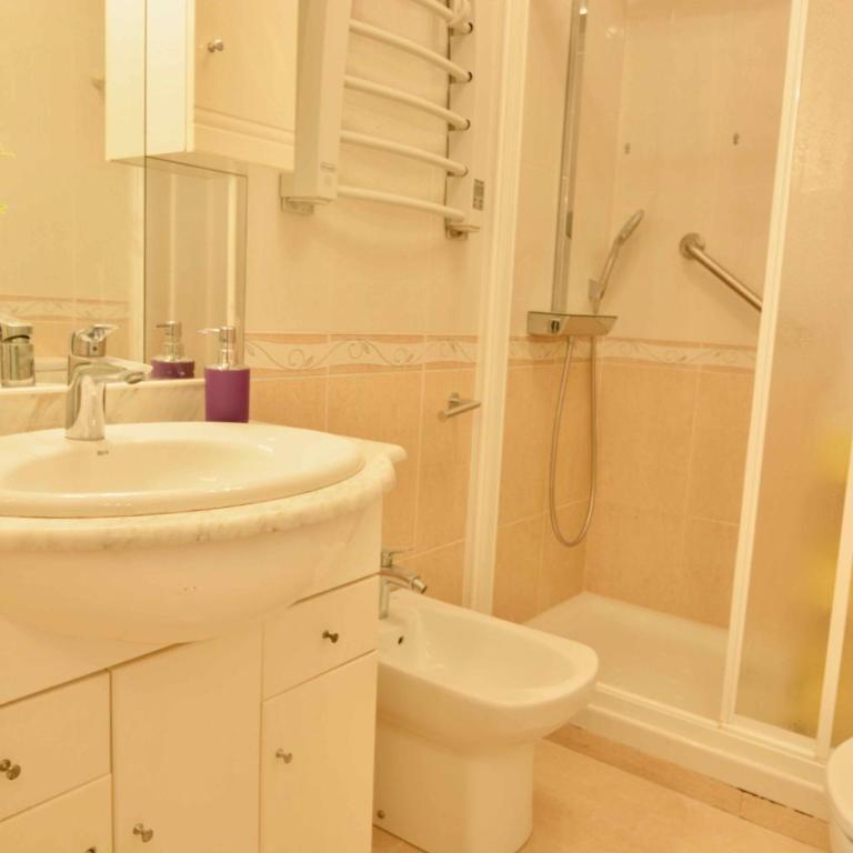 Saval Rits - Estudio con vistas al mar - 13