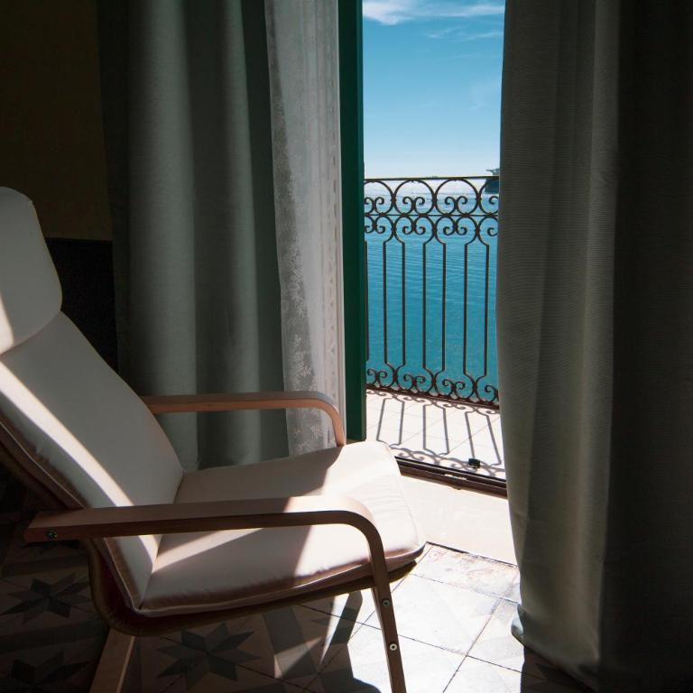 B&B Le finestre sul mare - Deluxe Triple Room with Sea View - 1