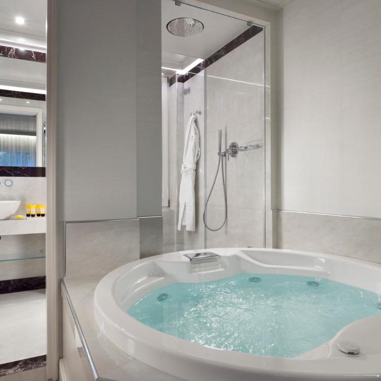 Ponte Vecchio Suites & Spa - Premium Suite with Jacuzzi - 3