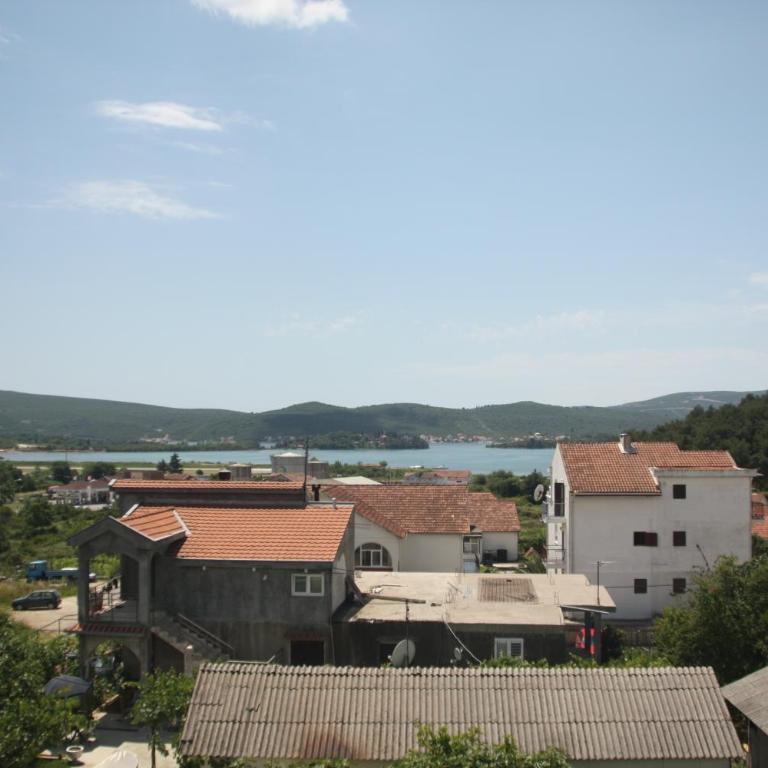Apartments Pavićević - Triple Room with Shared Bathroom - 6