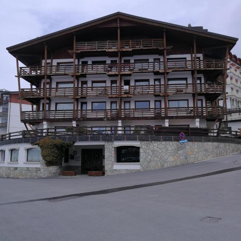 New Condominio Royal - Appartamento con Vista Montagna - 2