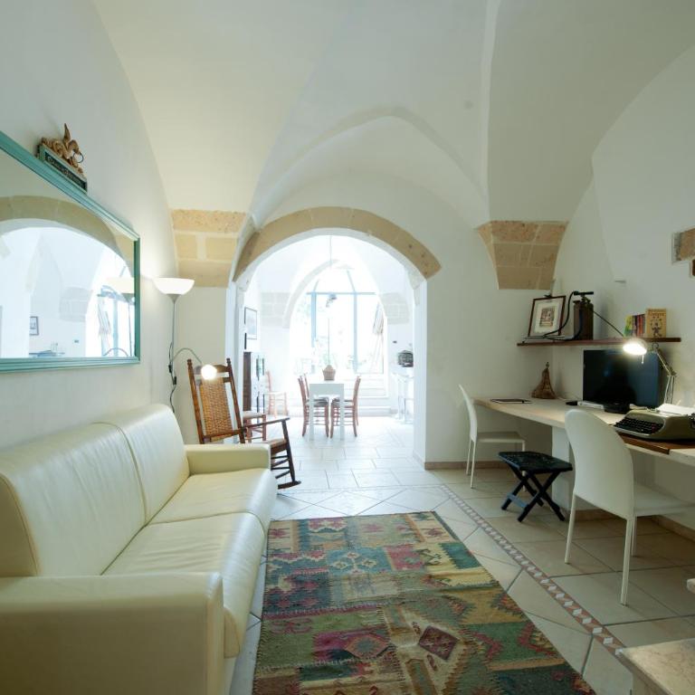 Casa d'Artista Suite & Garden - Family Room with Garden View - 6