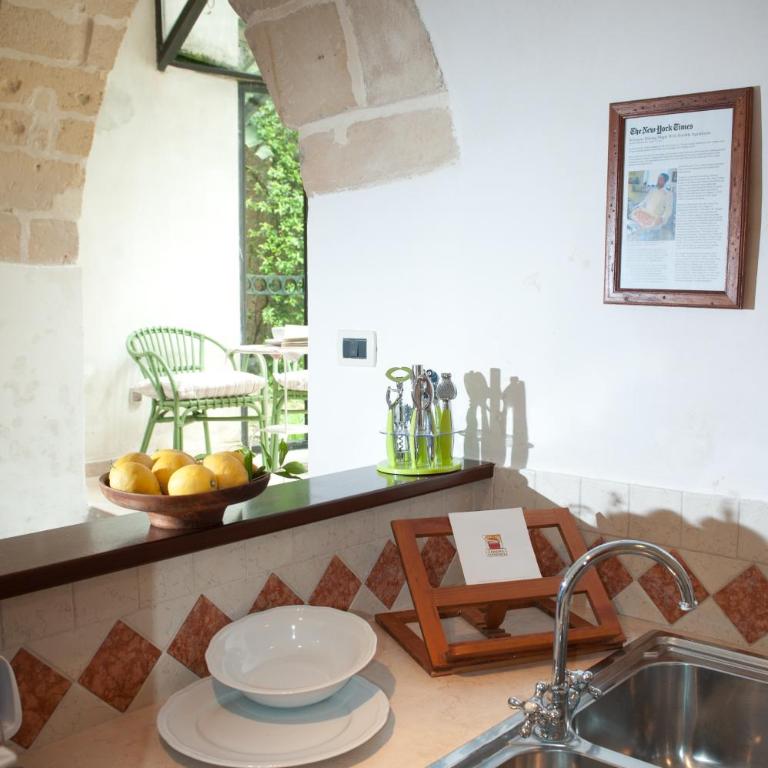 Casa d'Artista Suite & Garden - Family Room with Garden View - 33