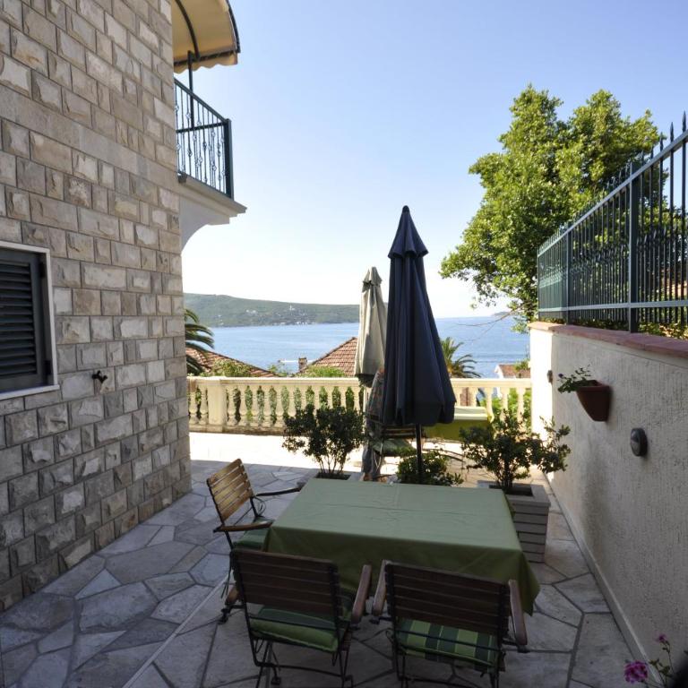 Garni Hotel Bokeška Noć - Apartment (2 Adults + 1 Child) with Terrace and Sea View - 5