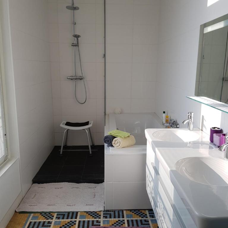 La maison des dentelliers - Chambre Familiale avec Salle de Bains Privative - 8