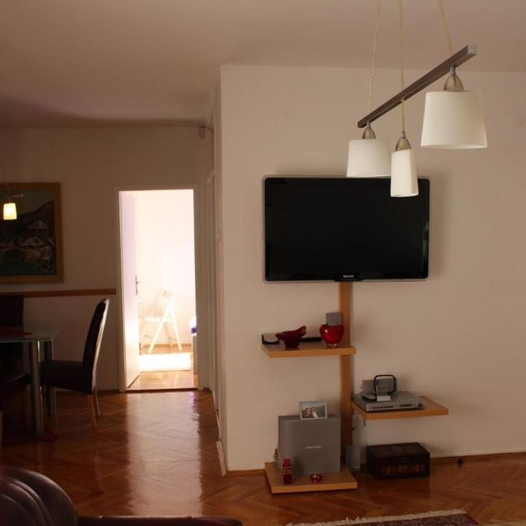 Full View - Apartment With Shared Bathroom - 22