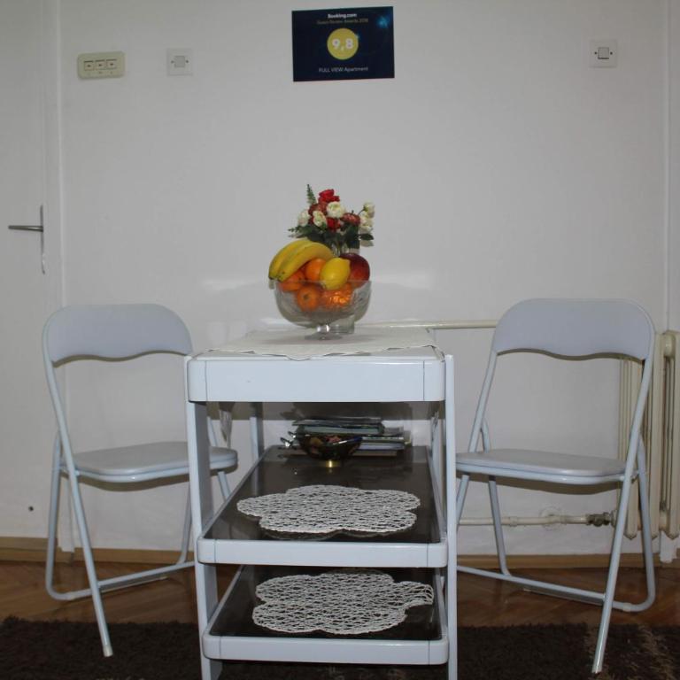 Full View - Apartment With Shared Bathroom - 16