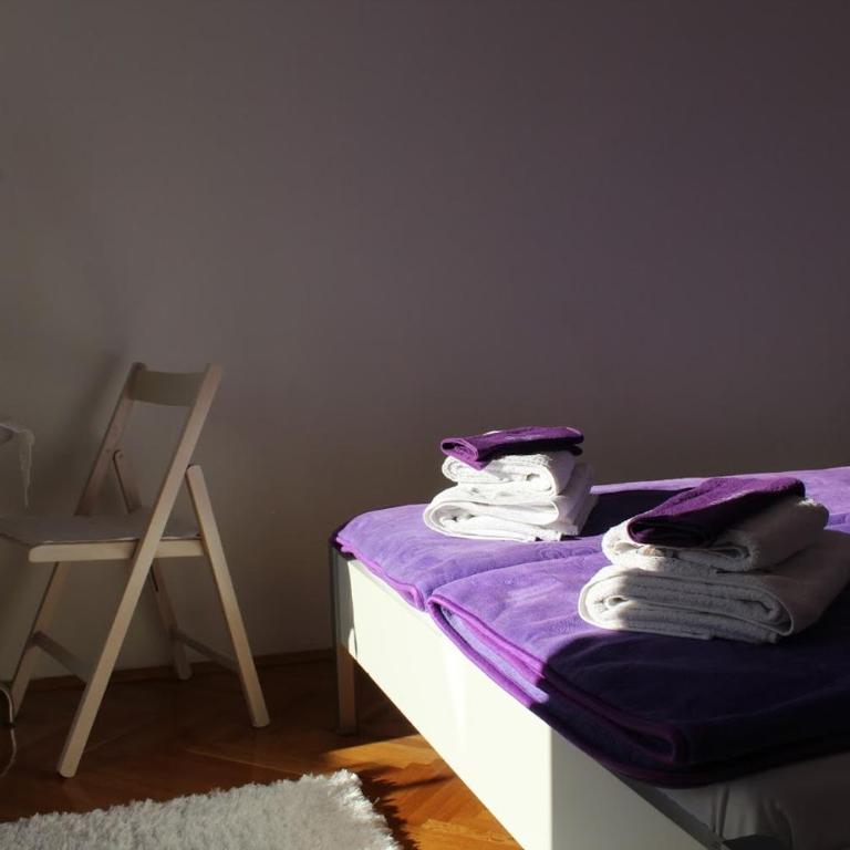 Full View - Double Room with Balcony and Shared Bathroom - 18