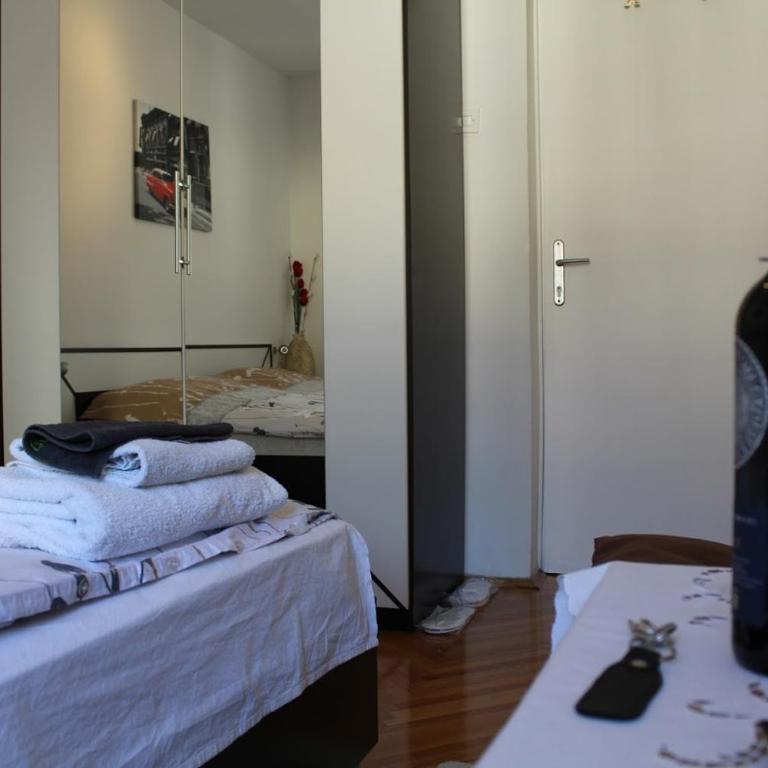 Full View - Double Room with Shared Bathroom - 5