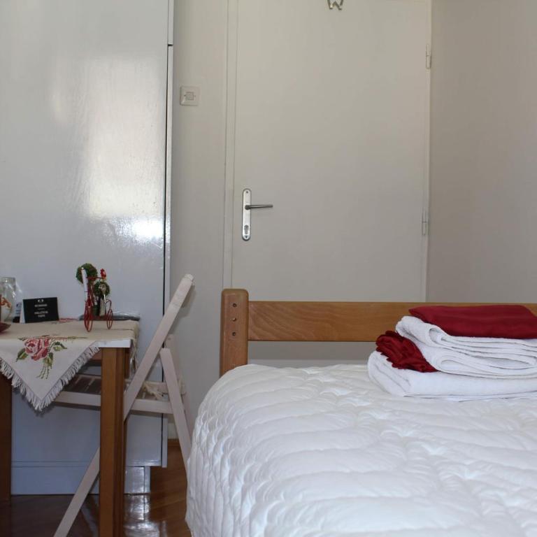 Full View - Single Room with Shared Bathroom - 5