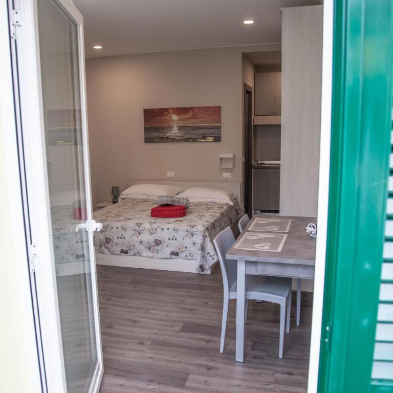Casa delle Ginestre Bike - Camera Deluxe Matrimoniale/Doppia con Letti Singoli con Vista Giardino - 13