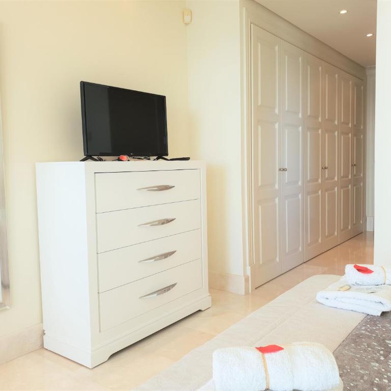 LUXURY APARTMENT FRONTAL TO THE SEA IN ESTEPONA DONCELLA BEACH - Apartamento de 3 dormitorios - 18