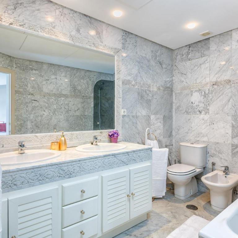 WintowinRentals Luxury and Sea View inside Puerto Marina - Apartamento de 2 dormitorios - 39