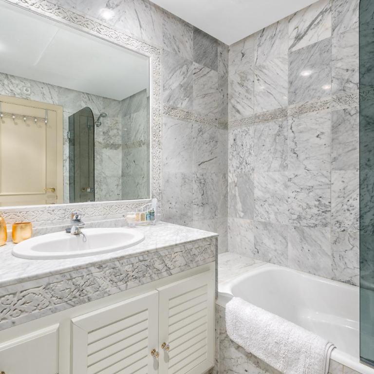 WintowinRentals Luxury and Sea View inside Puerto Marina - Apartamento de 2 dormitorios - 38