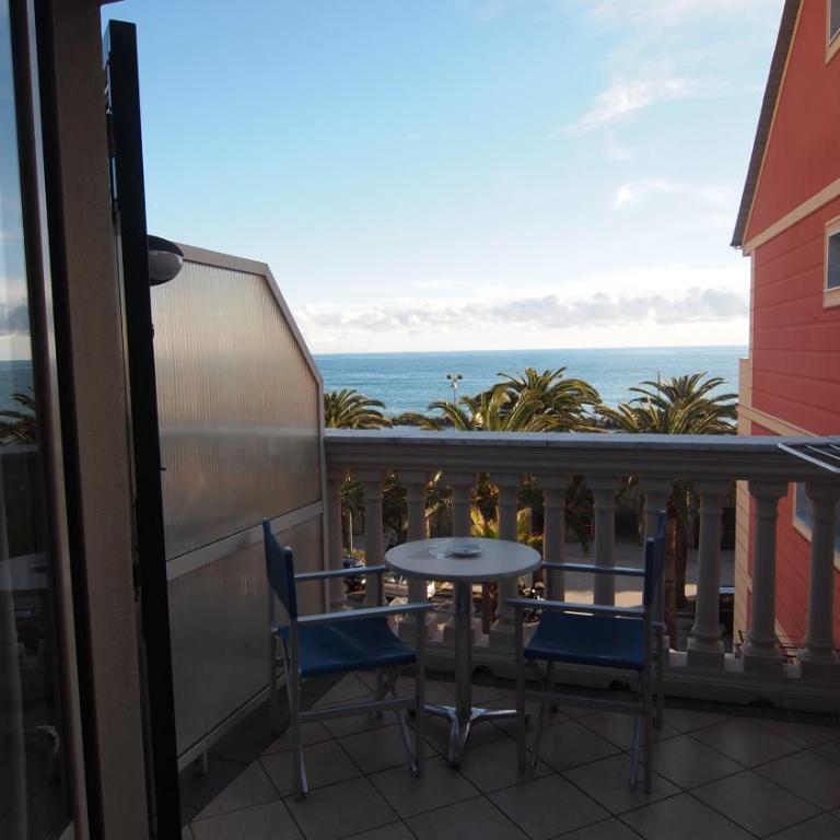 Piccolo Hotel - Camera Matrimoniale con Vista Mare - 3