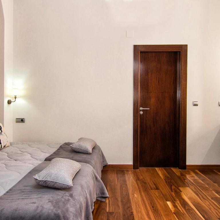 Apartamentos Palacio de los Jerónimos - One-Bedroom Apartment - 8