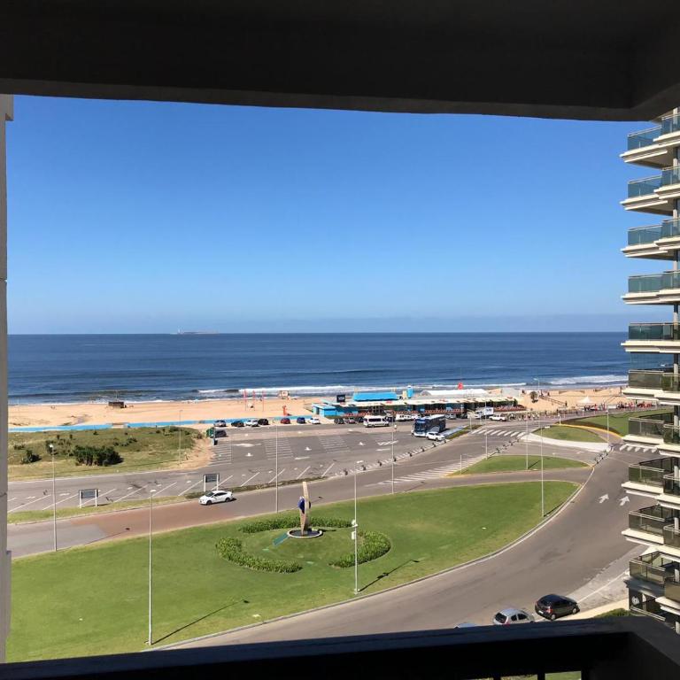 Parquemar Center PRIMERA LINEA FRENTE AL MAR Piso 8 LOS DEDOS Garage y amenities - Apartamento de 2 dormitorios - 2