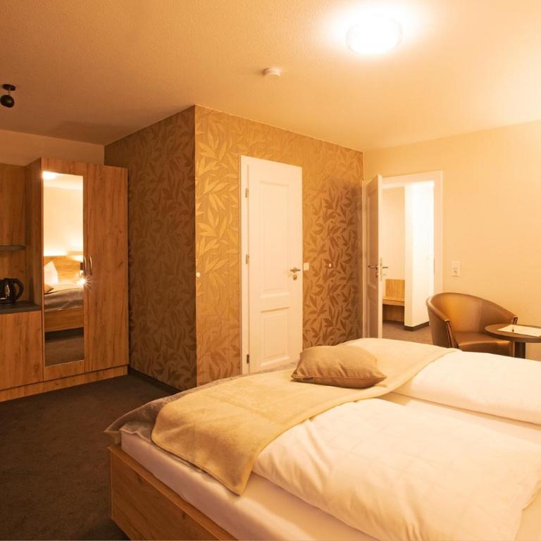 Hotel & Gutsgasthaus Köberle - Doppelzimmer mit Balkon (3 Erwachsene) - 4