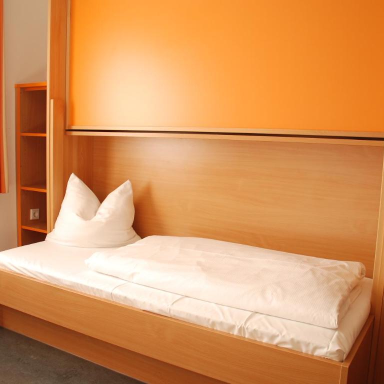 Ausbildungshotel St. Theresia - Single Room with Shared Toilet - 1