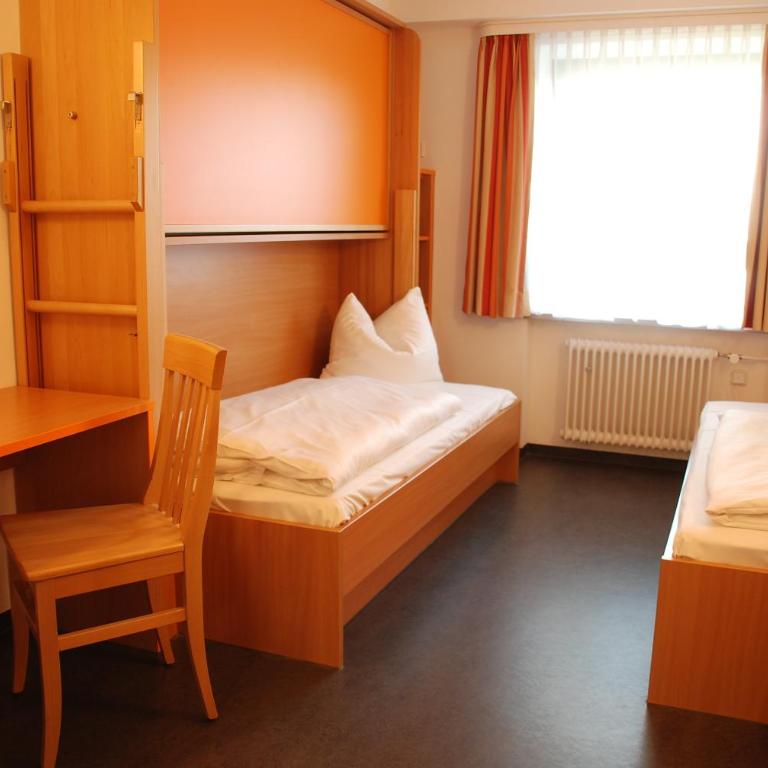 Ausbildungshotel St. Theresia - Double or Twin Room with Shared Bathroom - 1