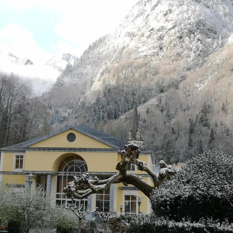 Duplex spacieux avec vue montagne au cœur de Cauterets, 6 à 8 pers, 3 chambres, 2 SDB - Appartement avec Vue sur la Montagne - 70