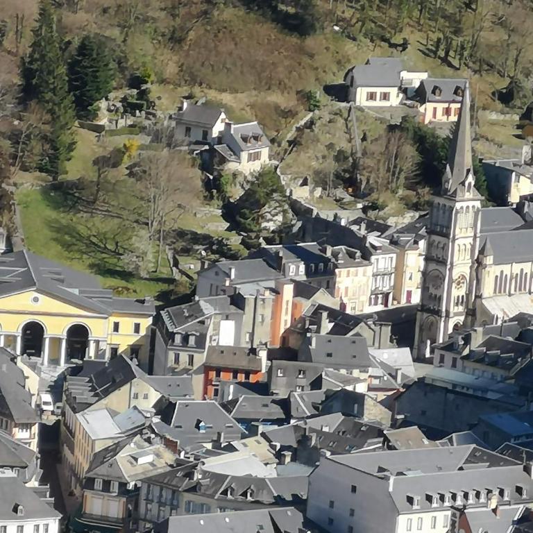 Duplex spacieux avec vue montagne au cœur de Cauterets, 6 à 8 pers, 3 chambres, 2 SDB - Appartement avec Vue sur la Montagne - 50
