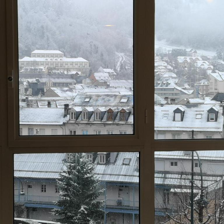 Duplex spacieux avec vue montagne au cœur de Cauterets, 6 à 8 pers, 3 chambres, 2 SDB - Appartement avec Vue sur la Montagne - 66
